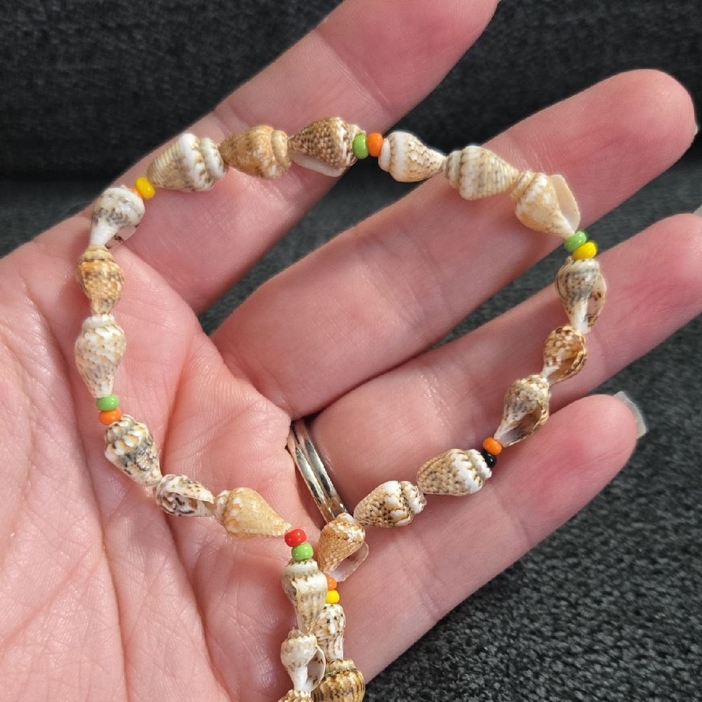 Handcrafted Cream Shell Necklace - Picture 4 of 4